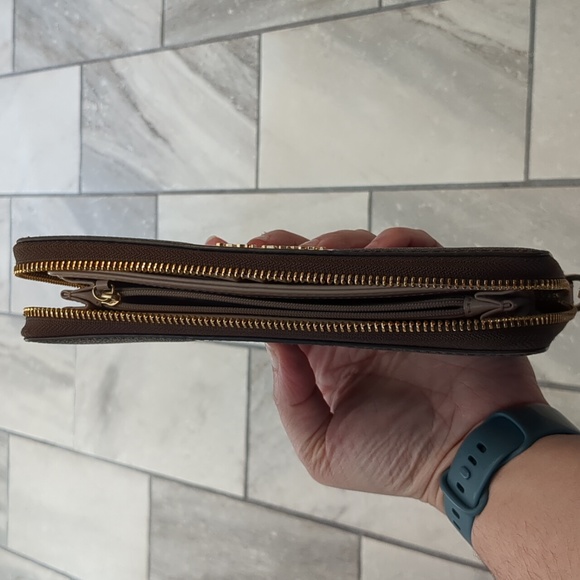 Michael Kors Logo Stripe Continental wristlet - Picture 5 of 6